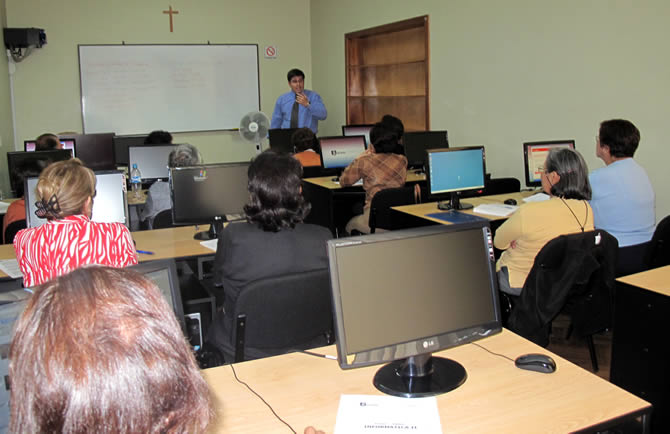 Adultos mayores podrán aprender informática en Aula del Saber de la UCSP