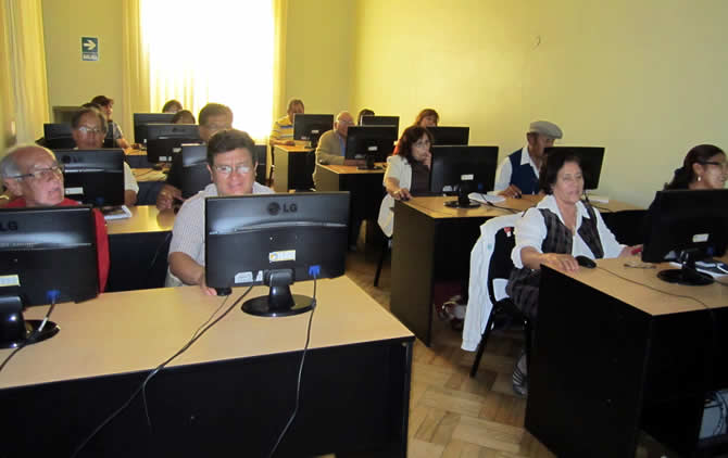 Aula del Saber dictará curso de informática para docentes adultos